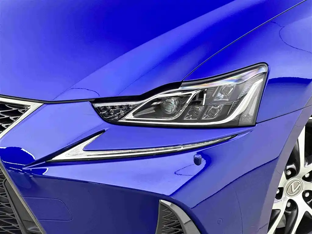 Lexus IS 2019 — фото 15