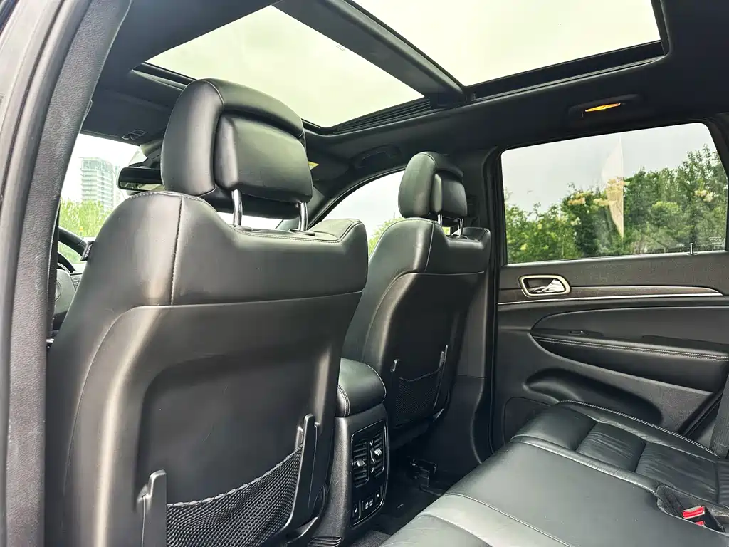 Jeep Grand Cherokee 2015 — фото 18