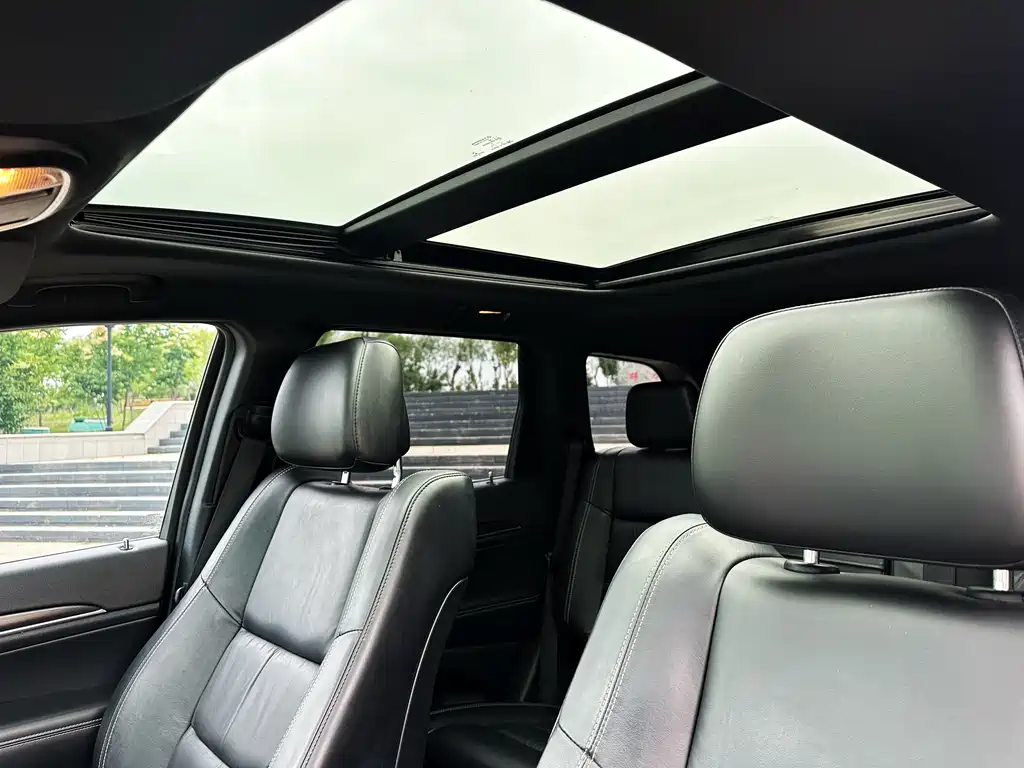 Jeep Grand Cherokee 2015 — фото 20