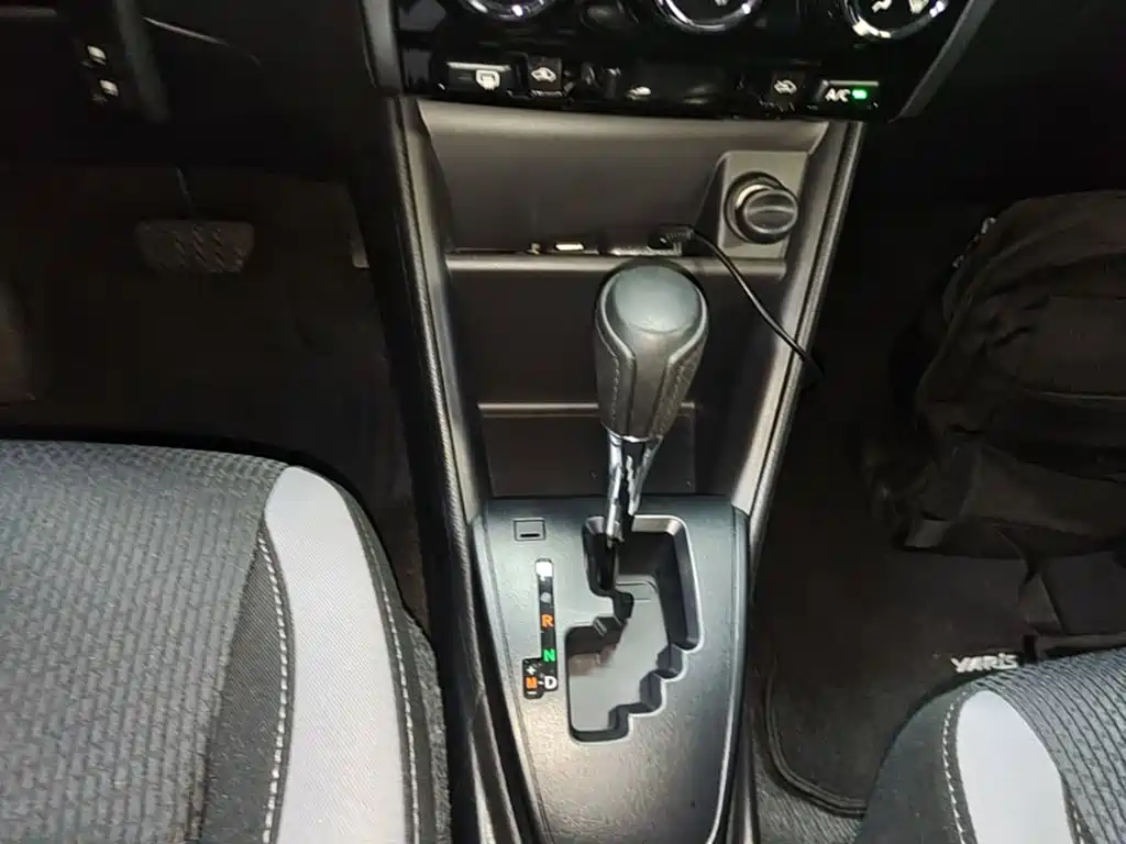 Toyota Yaris L 2020 — фото 14