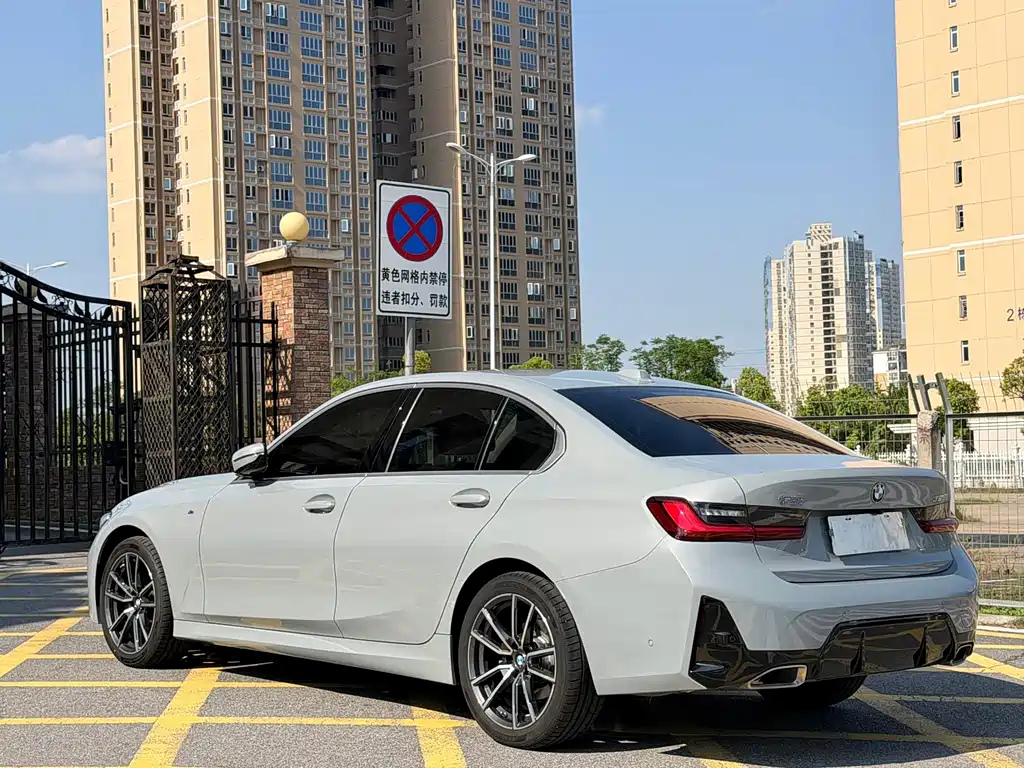 BMW 3 Series 2025 — фото 12