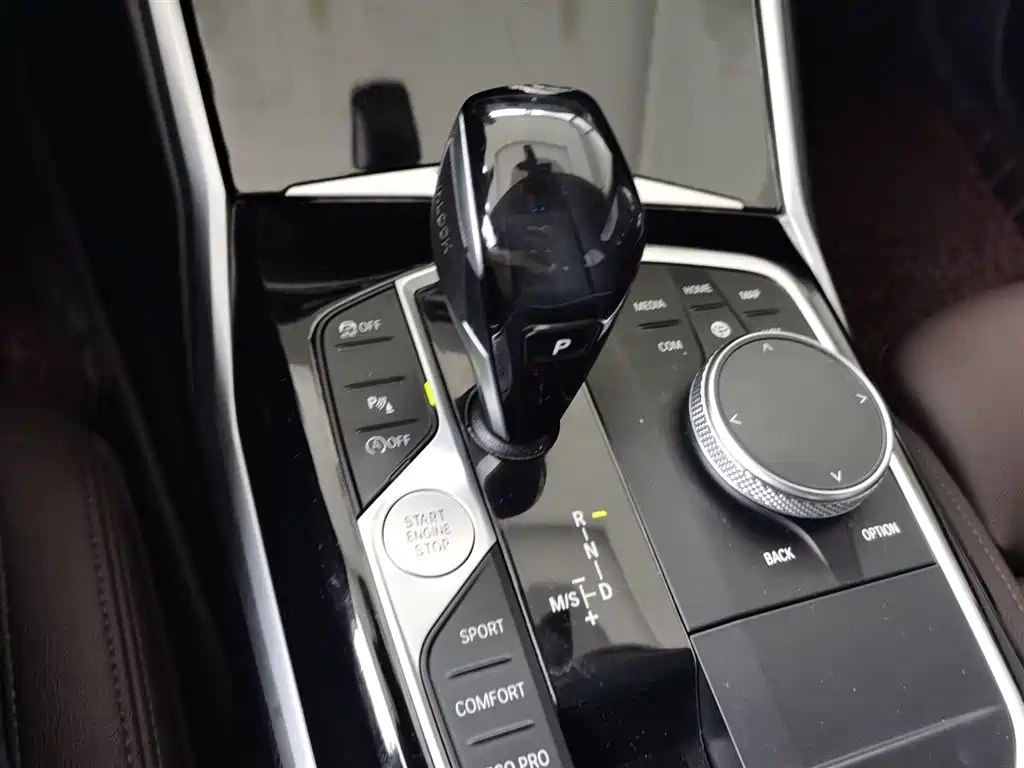 BMW 3 Series 2019 — фото 14