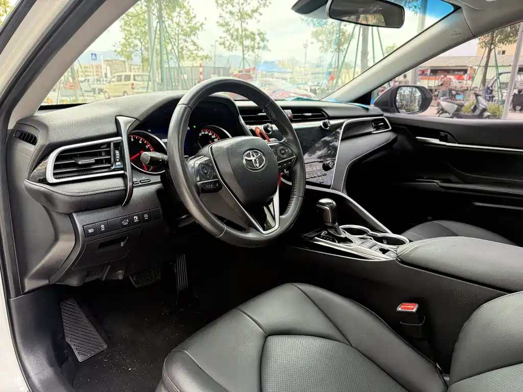 Toyota Camry 2020 — фото 10