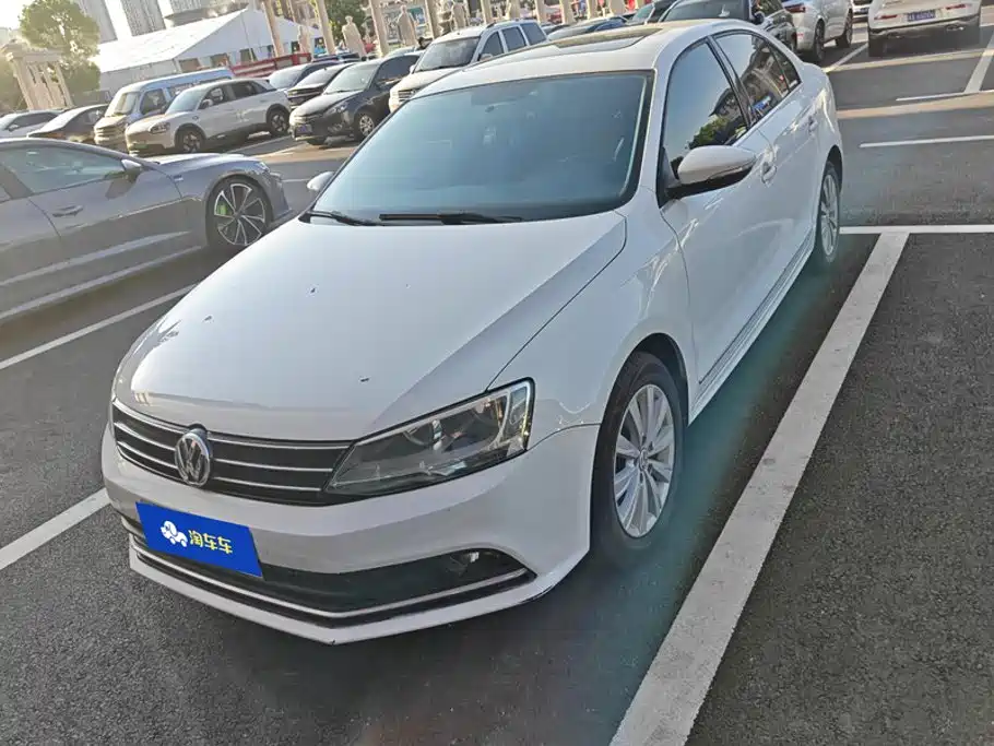 Volkswagen Sagitar 2015