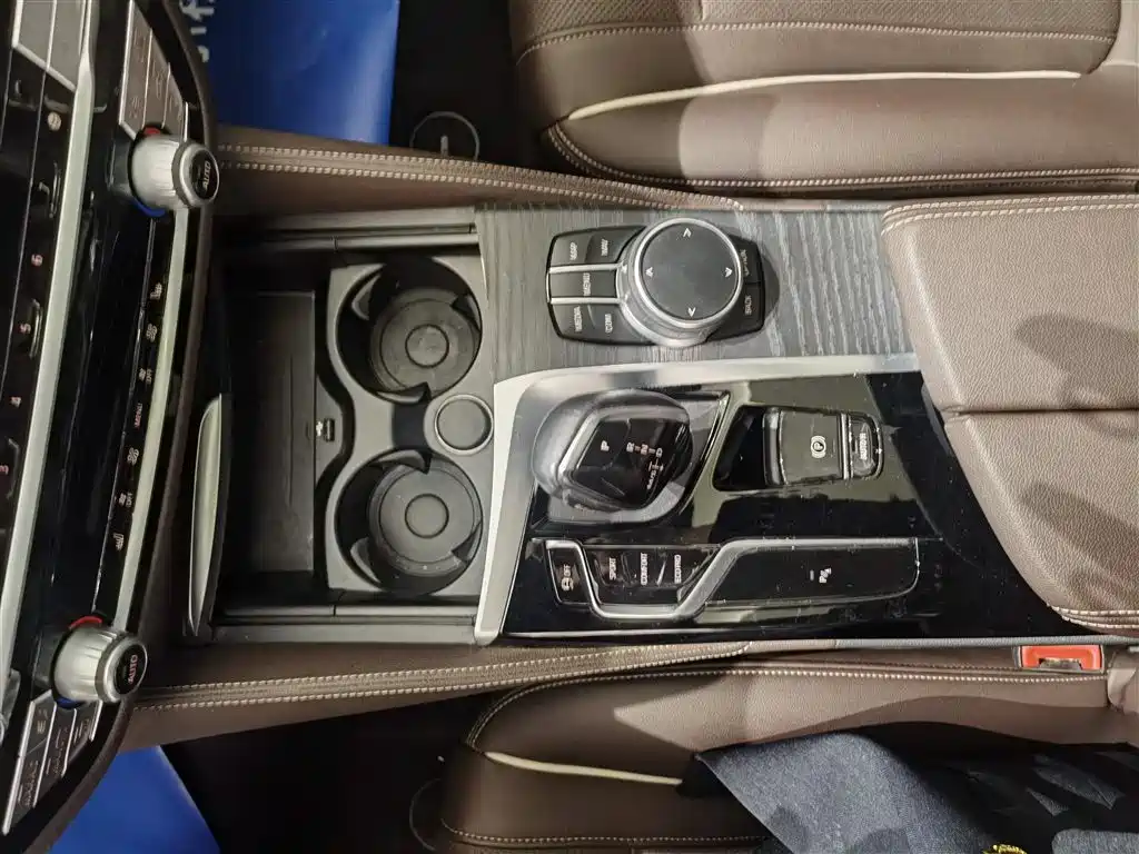 BMW 5 Series 2024 — фото 11