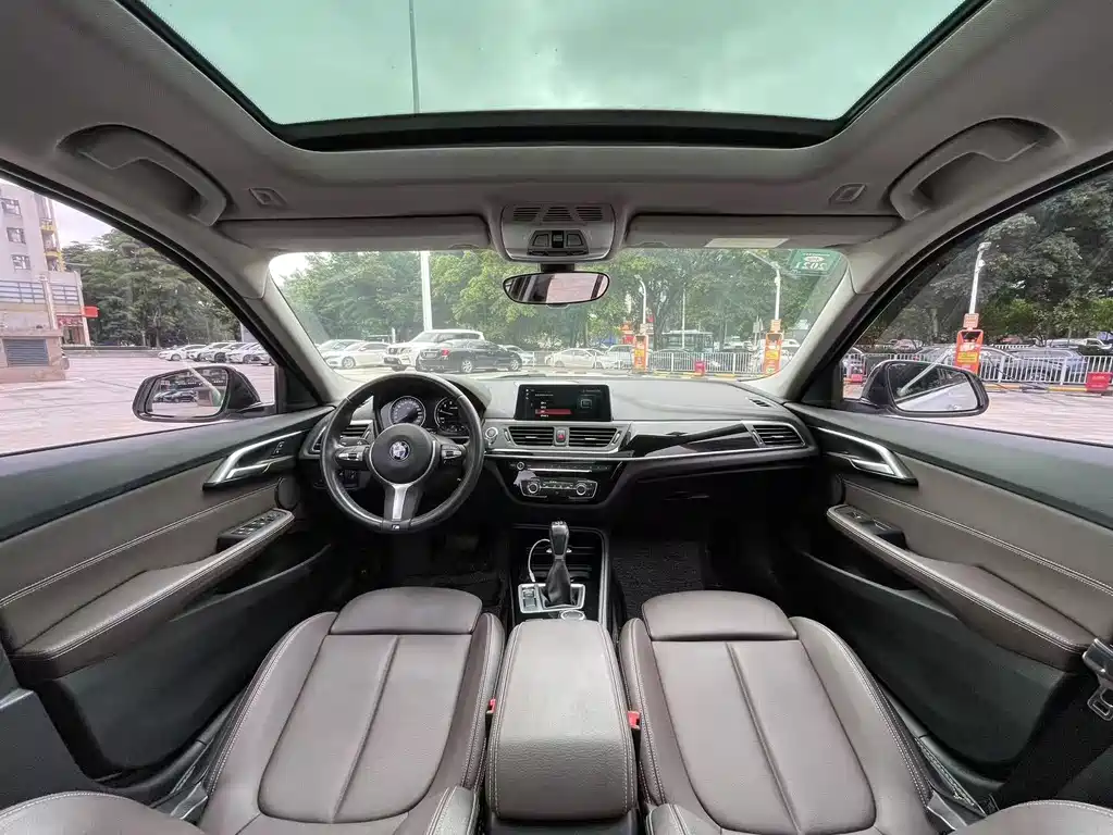 BMW 1 Series 2019 — фото 14