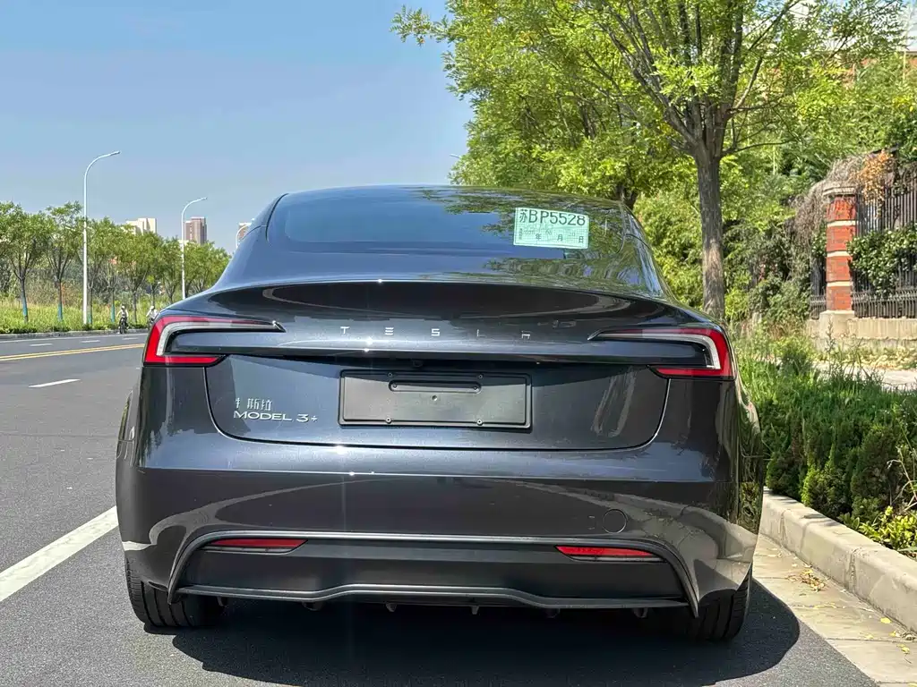 Tesla Model 3 2024