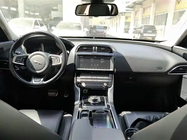 Jaguar XEL 2019