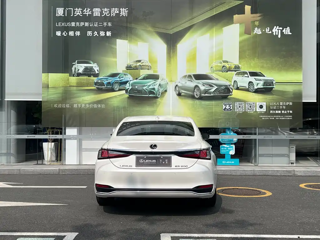 Lexus ES 2022
