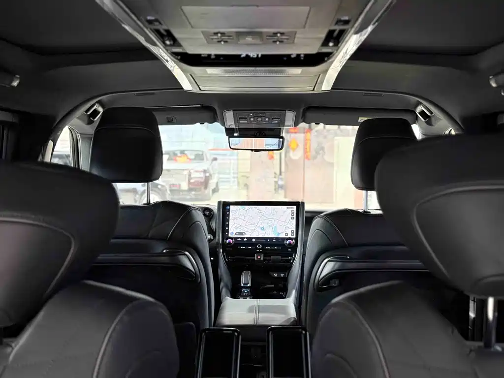Toyota Alphard 2024 — фото 25