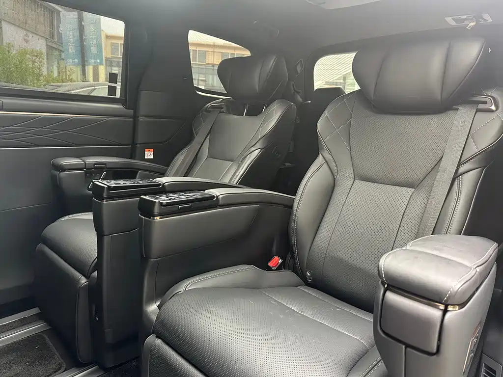 Toyota Alphard — фото 7