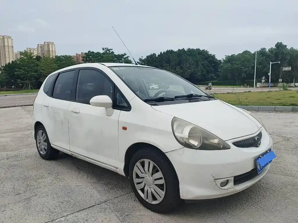 Honda Fit 2005 — фото 1