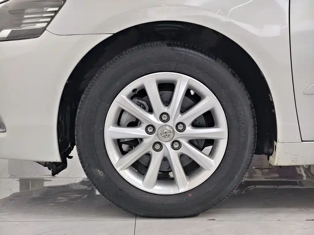 Toyota Camry 2013 — фото 41