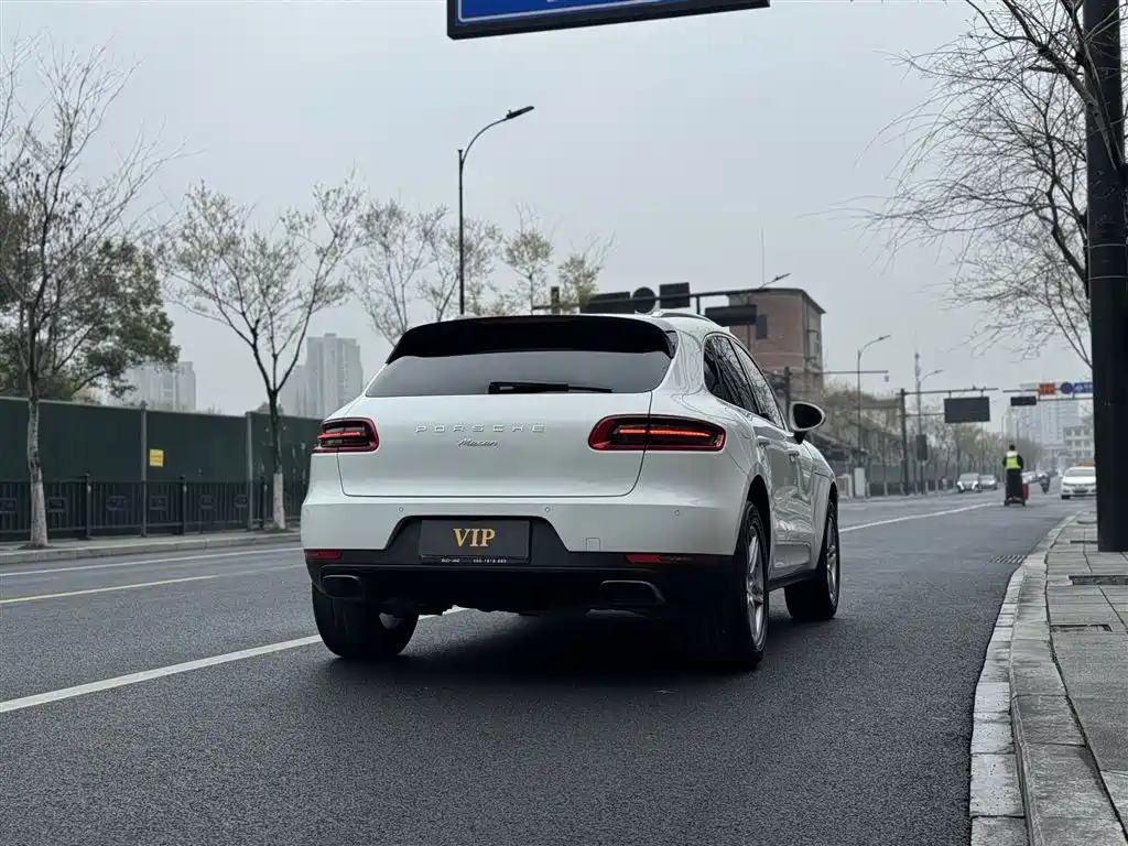 Porsche Macan 2018 — фото 22