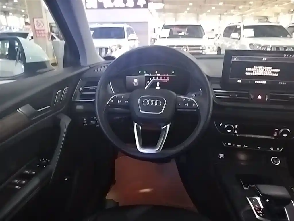 Audi Q5L 2023 — фото 11