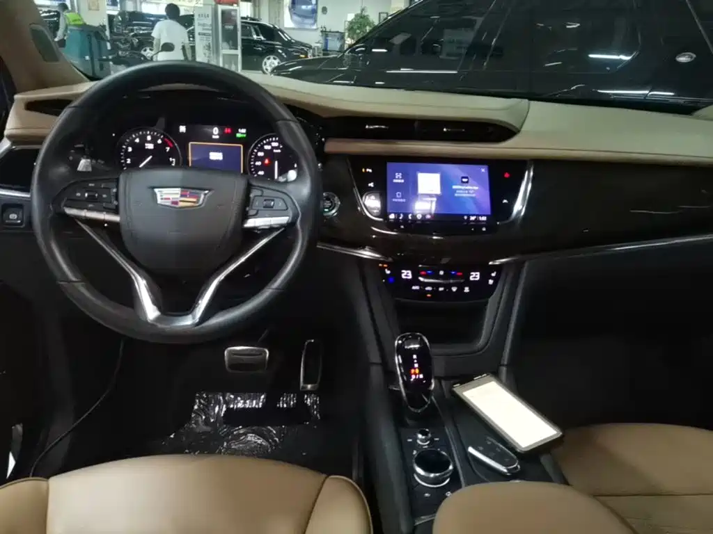 Cadillac XT6 2023 — фото 10
