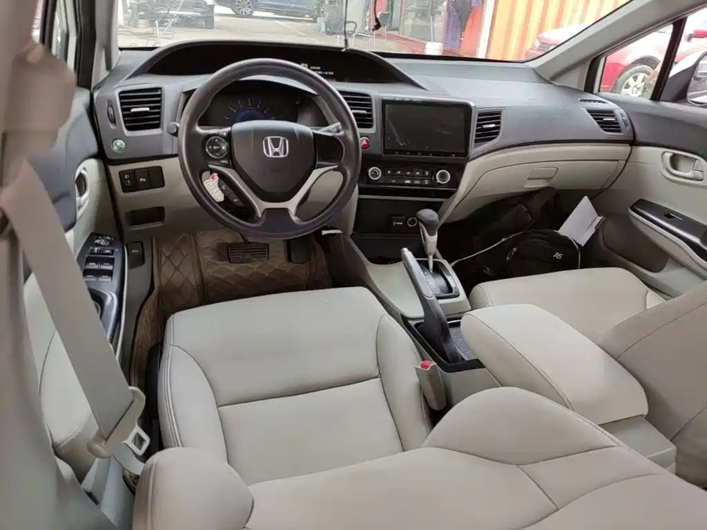 Honda Civic 2015 — фото 10