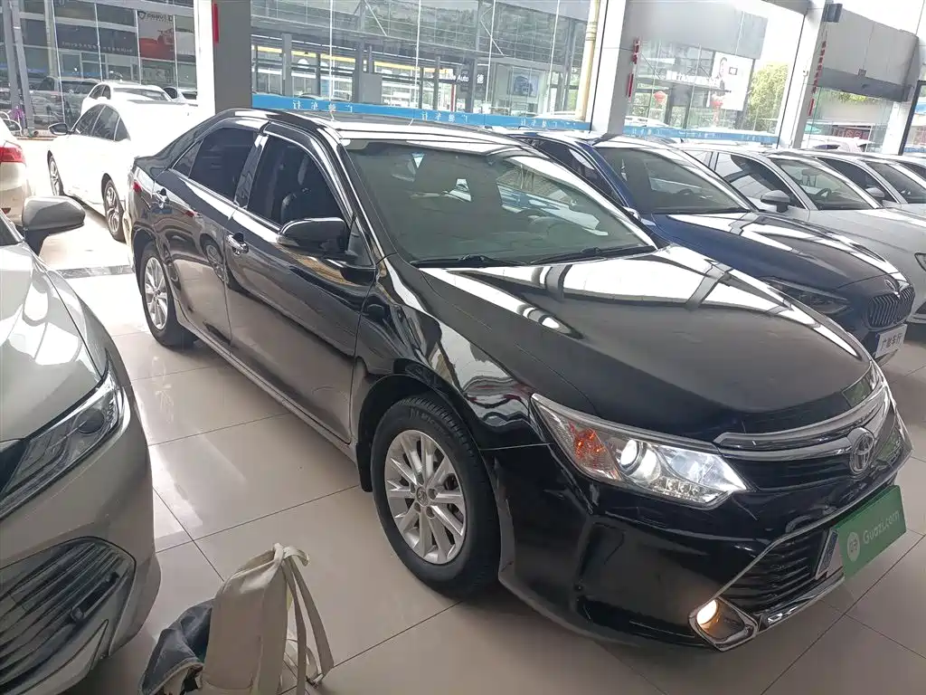 Toyota Camry 2017 — фото 23