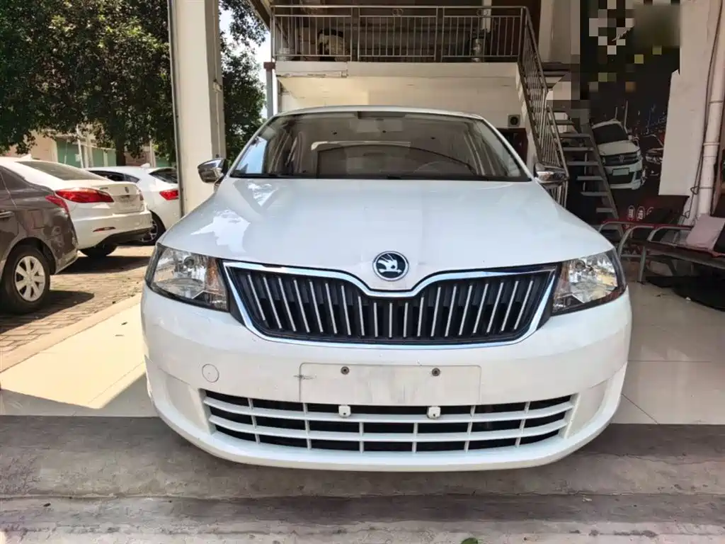 Skoda Rapid 2015 — фото 3