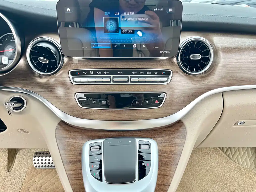 Mercedes-Benz V-Class 2022 — фото 14
