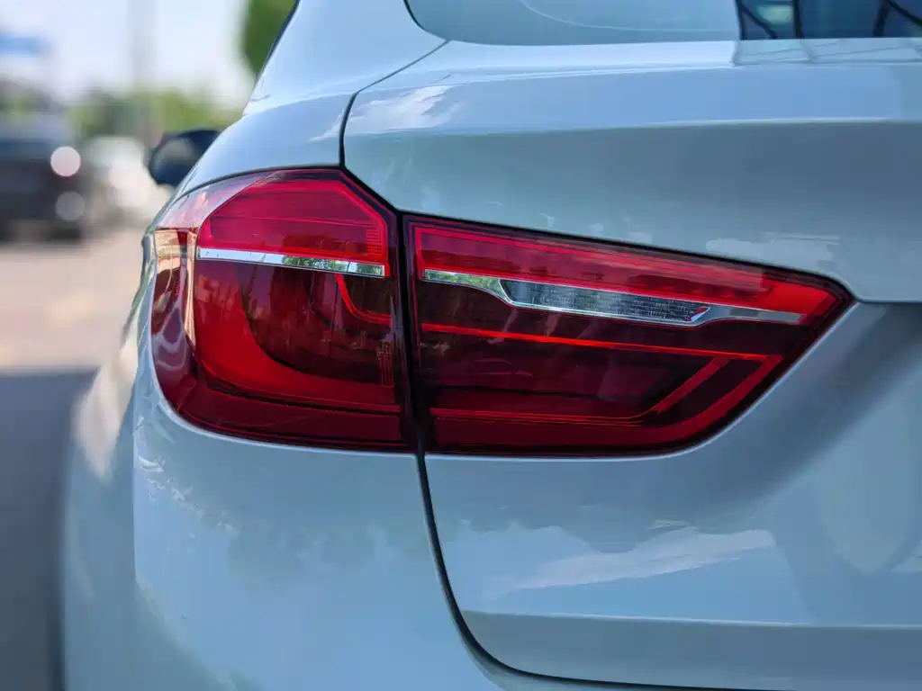 BMW X6 2015 — фото 11