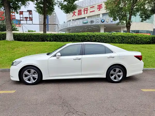 Toyota Crown 2015