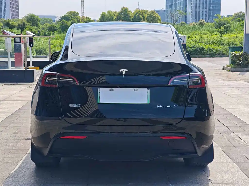 Tesla Model Y 2023 — фото 13