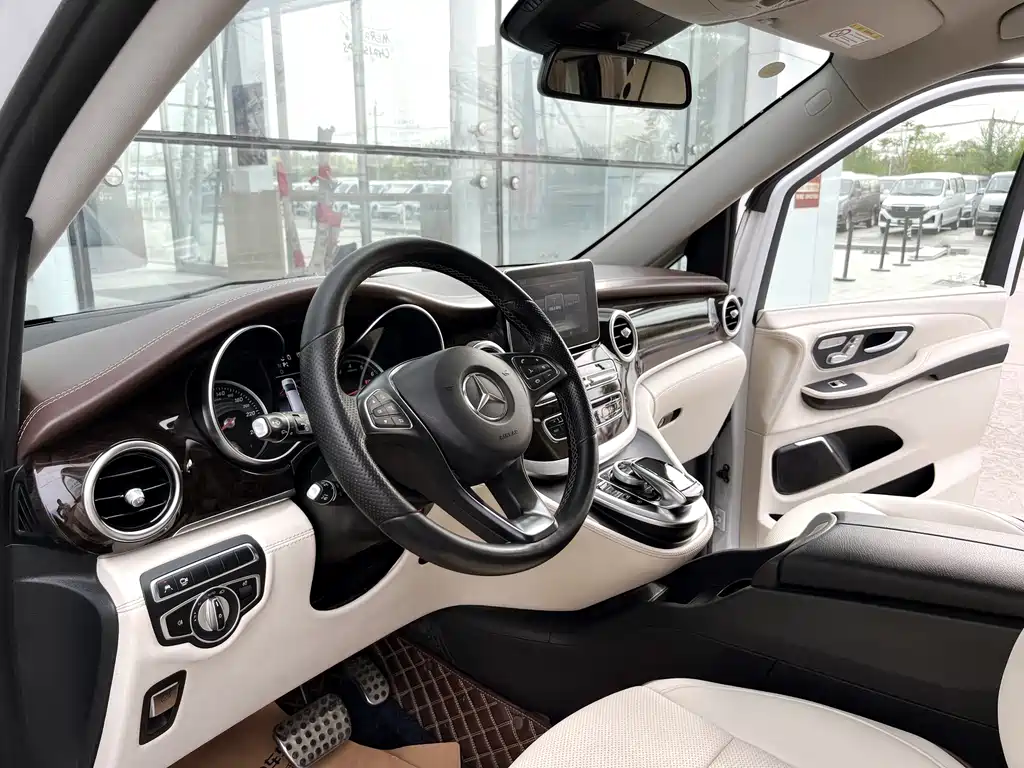 Mercedes-Benz V-Class 2020 — фото 10
