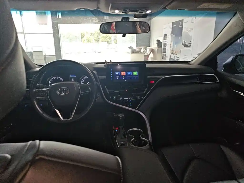 Toyota Camry 2023 — фото 10