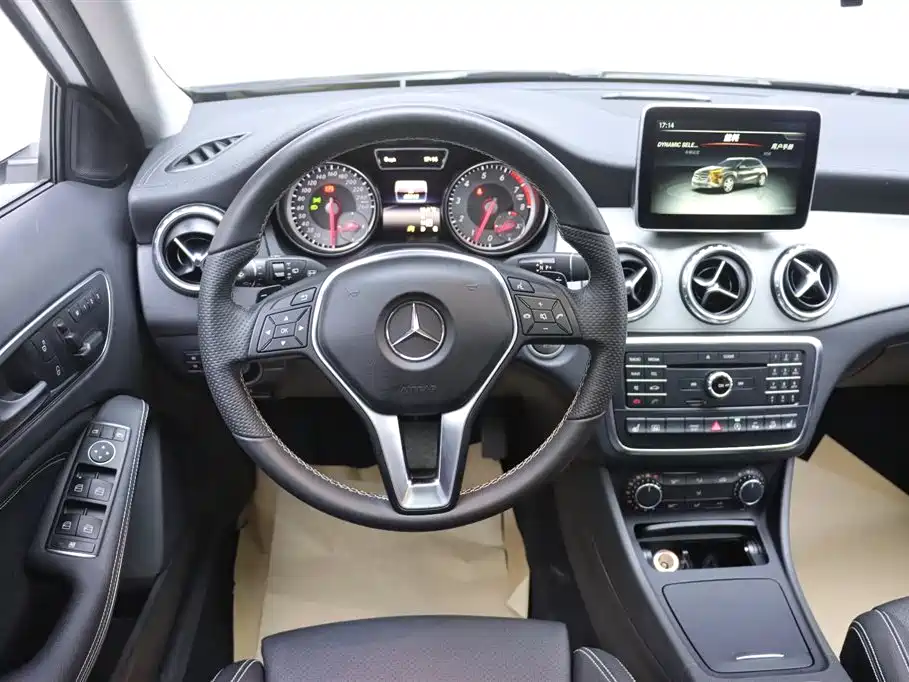 Mercedes-Benz GLA 2016 — фото 27