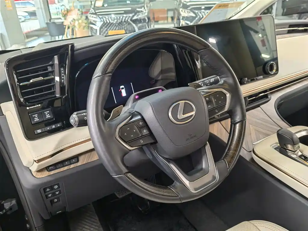 Lexus LM 2024 — фото 13