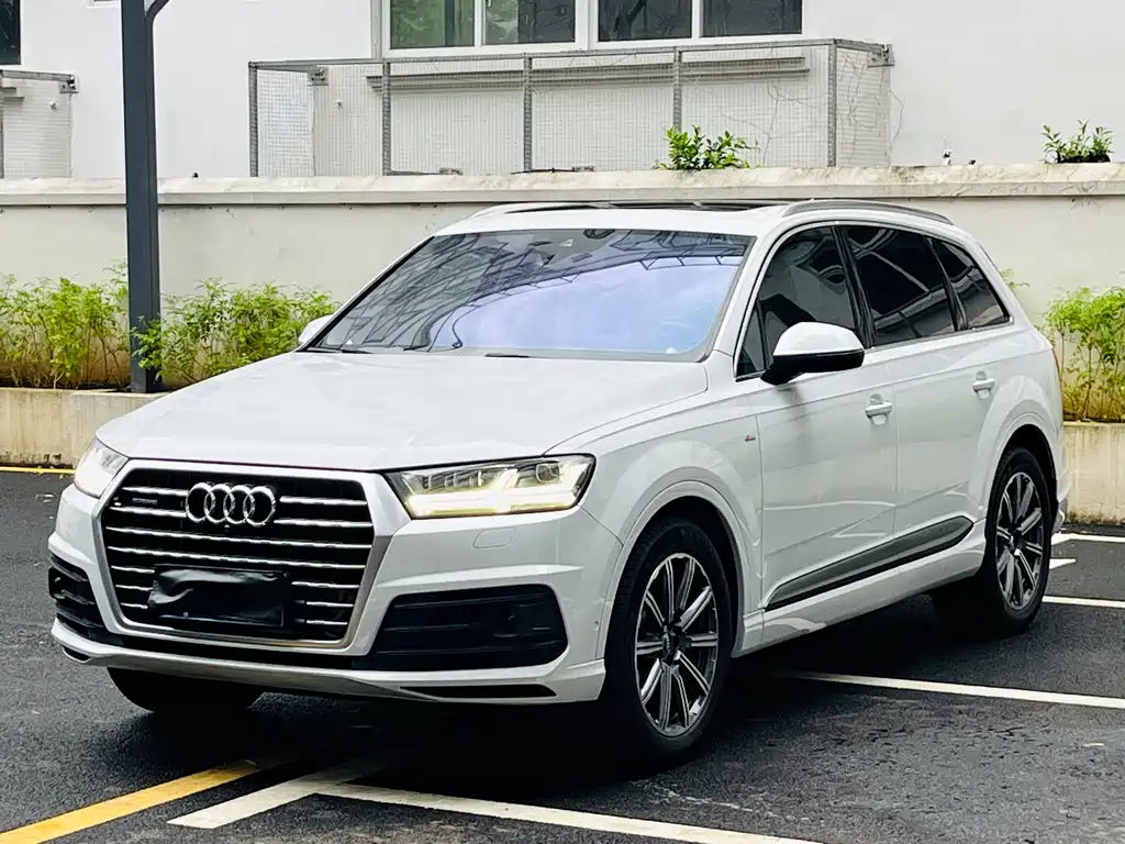 Audi Q7 2018 — фото 1