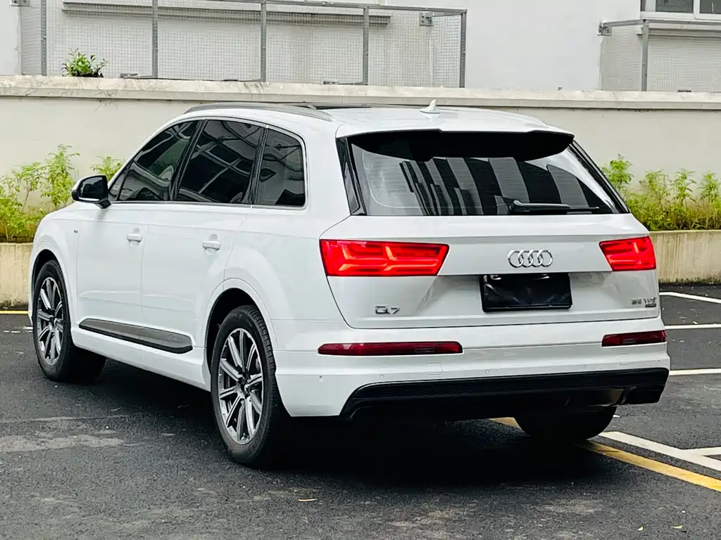 Audi Q7 2018 — фото 6