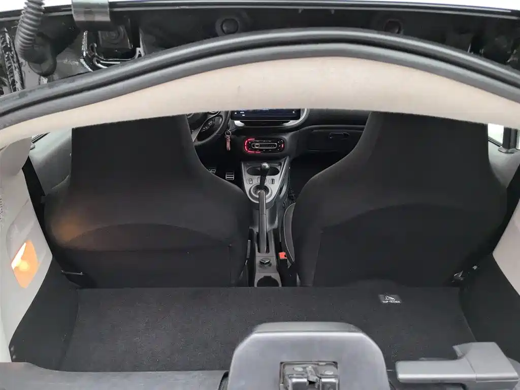 smart Fortwo 2018 — фото 15