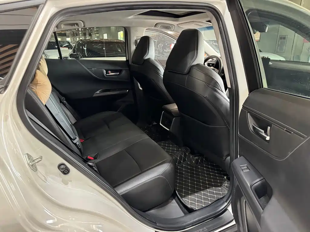 Toyota Venza 2023 — фото 10
