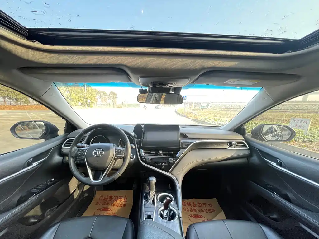 Toyota Camry 2023 — фото 12