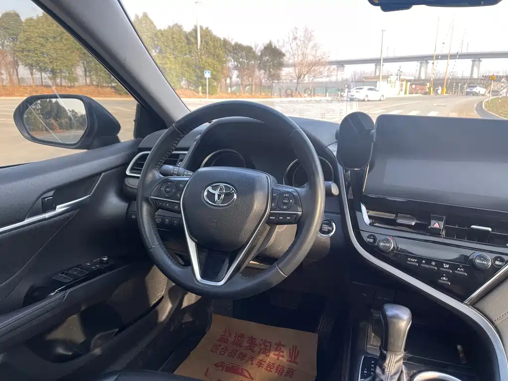 Toyota Camry 2023 — фото 15