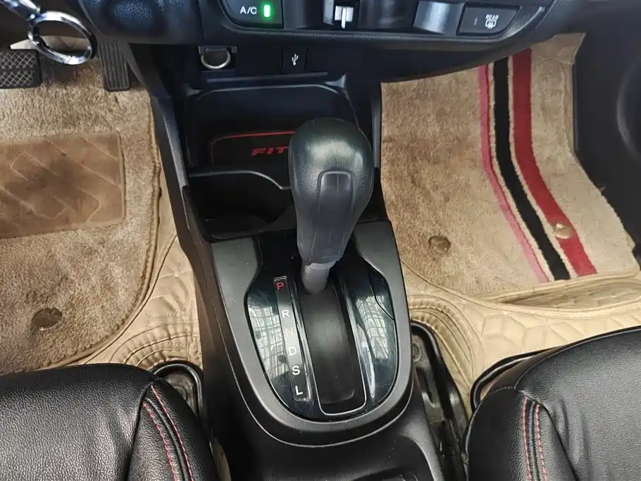 Honda Fit 2016 — фото 16