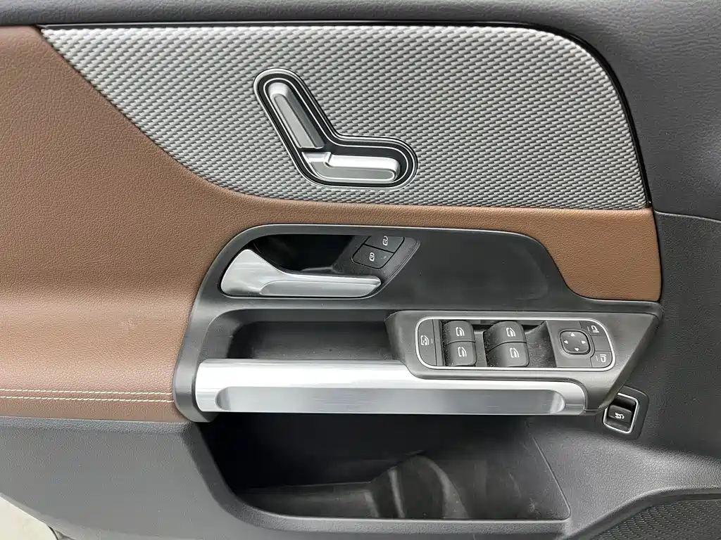 Mercedes-Benz GLB 2024