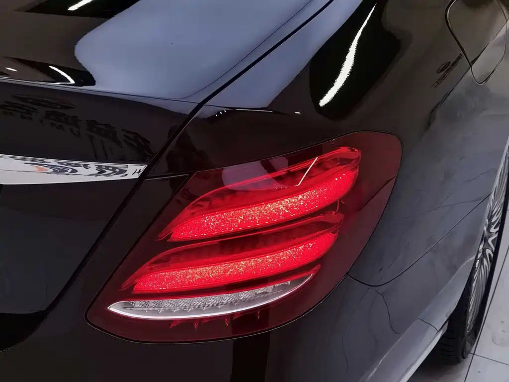 Mercedes-Benz E-Class 2019 — фото 20