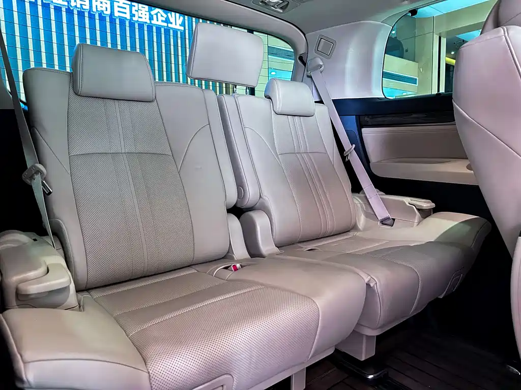 Toyota Vellfire 2022 — фото 15