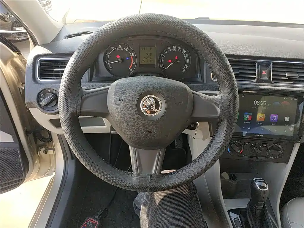 Skoda Rapid 2015 — фото 11