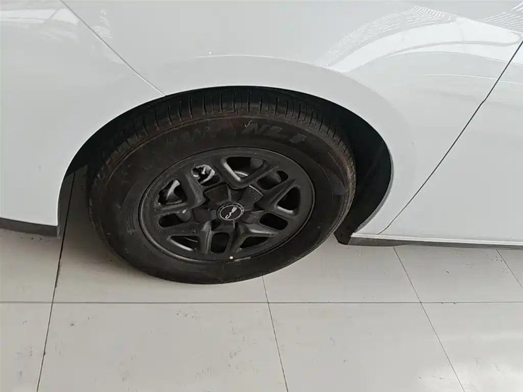 BYD Seal 05 DM-i 2025 — фото 23