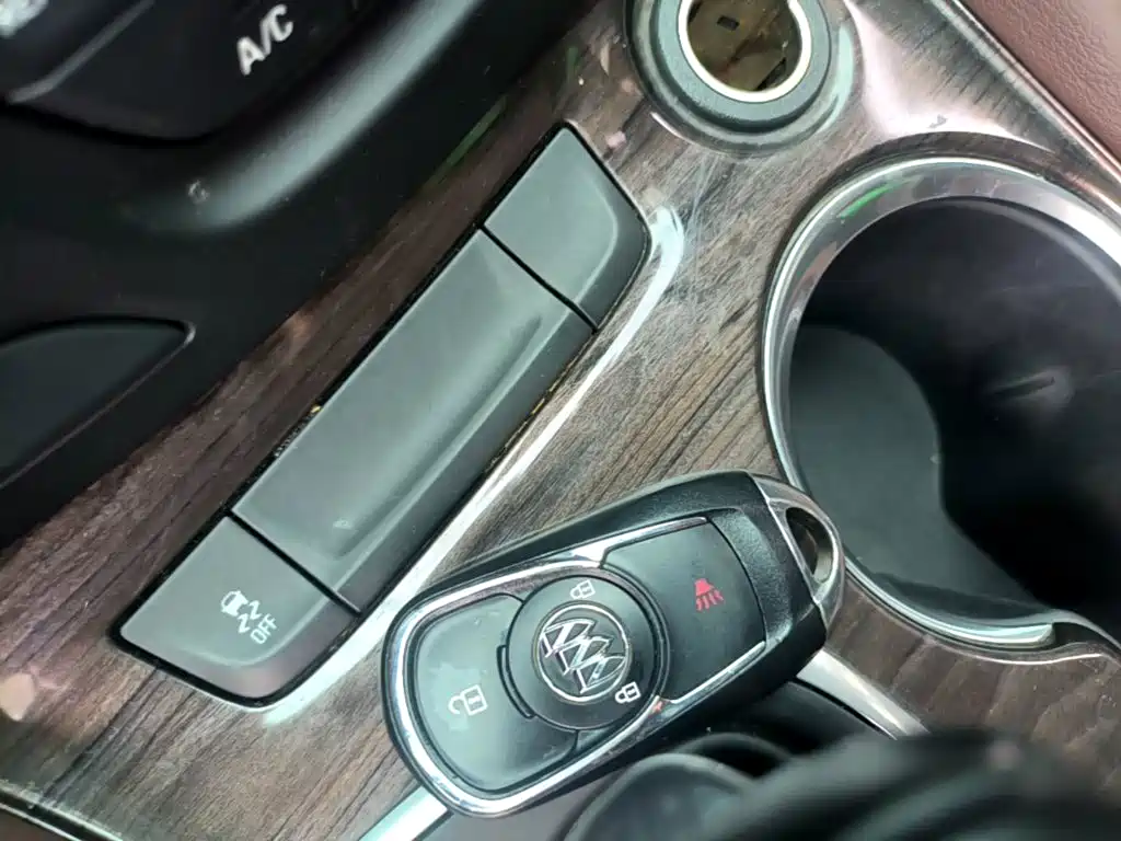 Buick Envision Plus 2017 — фото 9