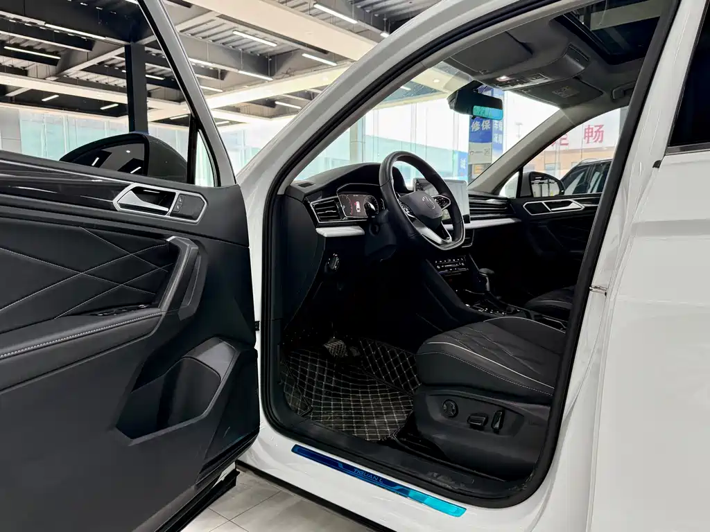 Volkswagen Tiguan L 2023 — фото 4