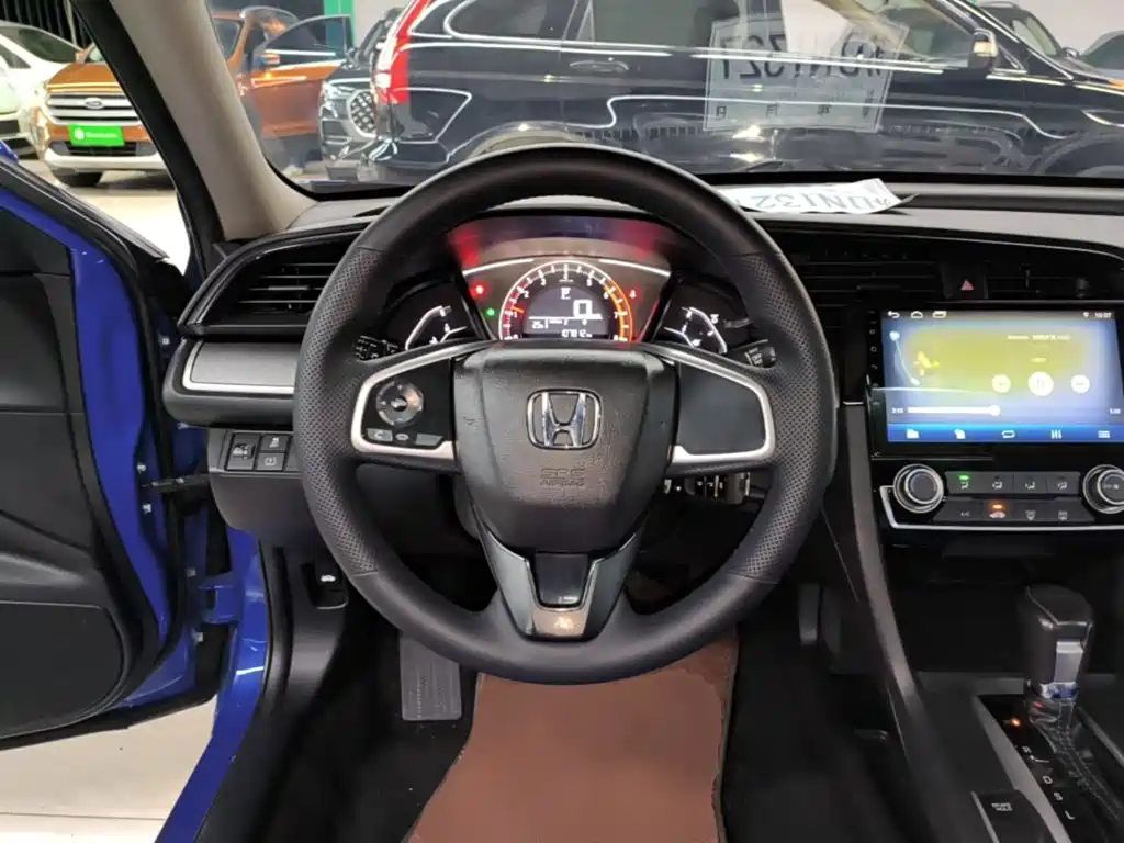Honda Civic 2018 — фото 11