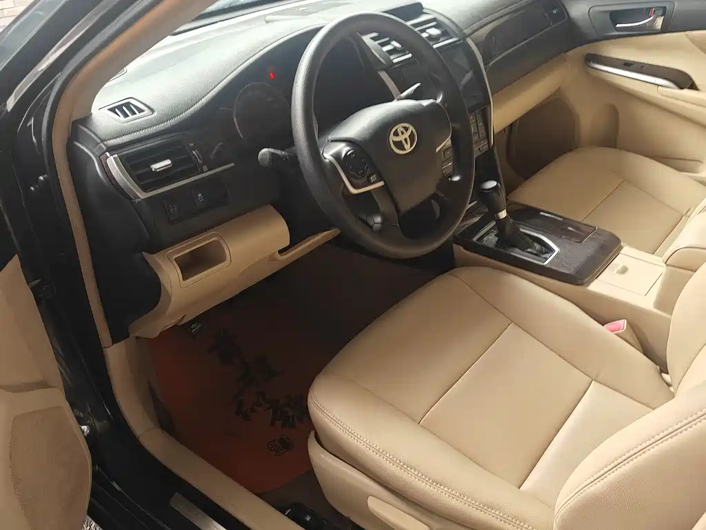 Toyota Camry 2017 — фото 6