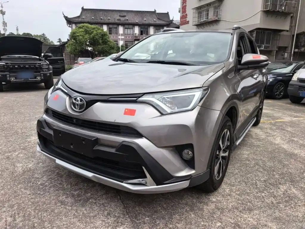 Toyota RAV4 2018 — фото 2