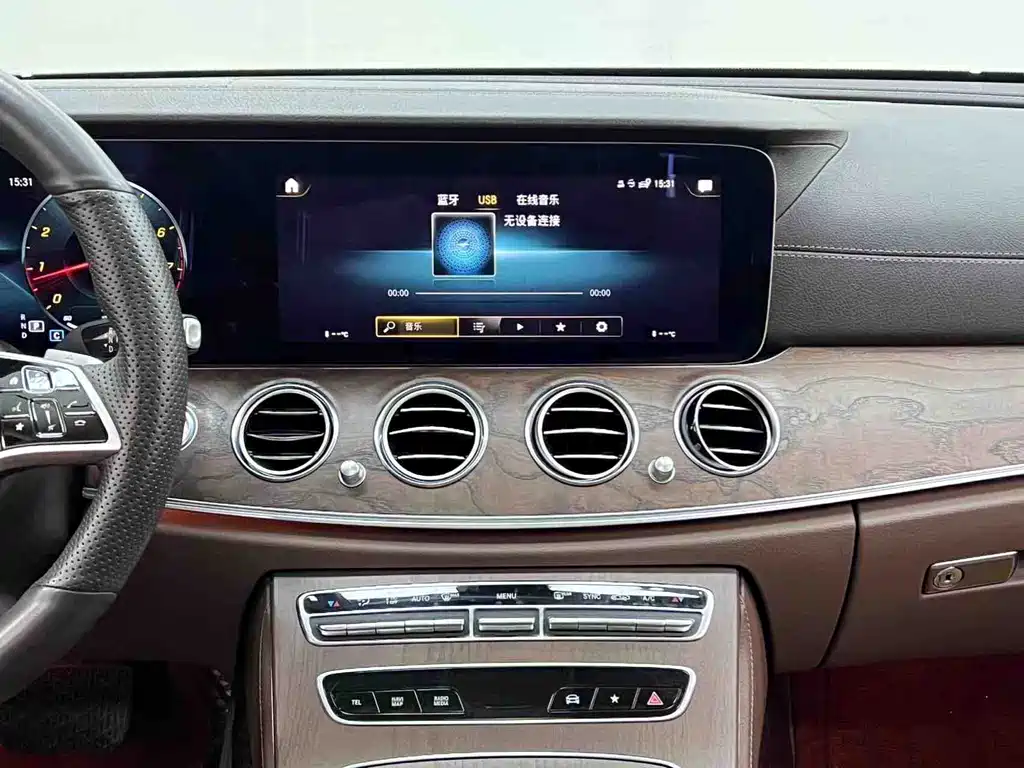 Mercedes-Benz E-Class 2022 — фото 16