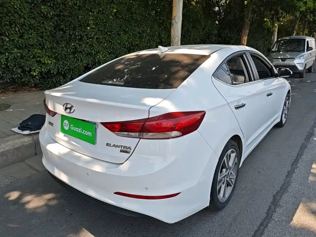 Hyundai Elantra 2016 — фото 7